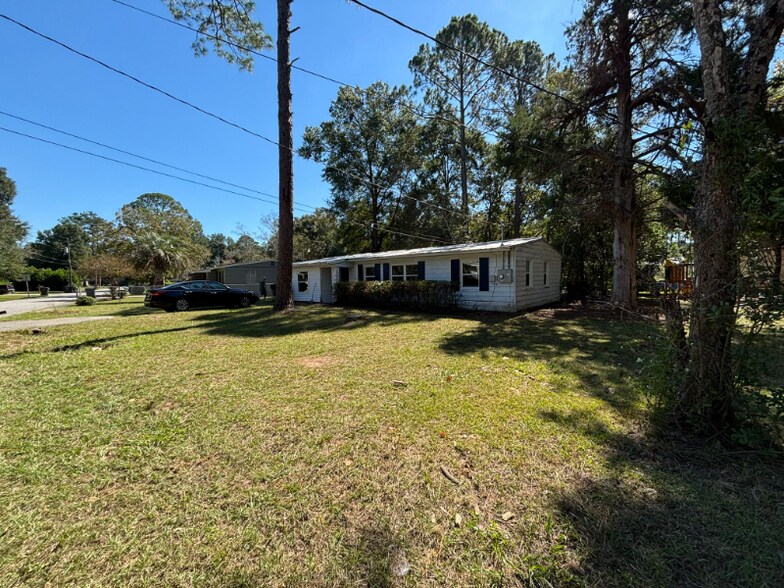 Building Photo - 2404 Spurgeon St
