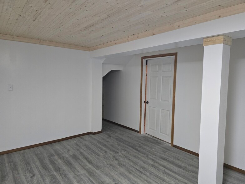 Building Photo - 391 Willow Grove Dr