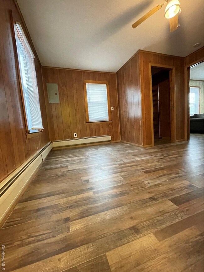 Building Photo - 339 W Main St