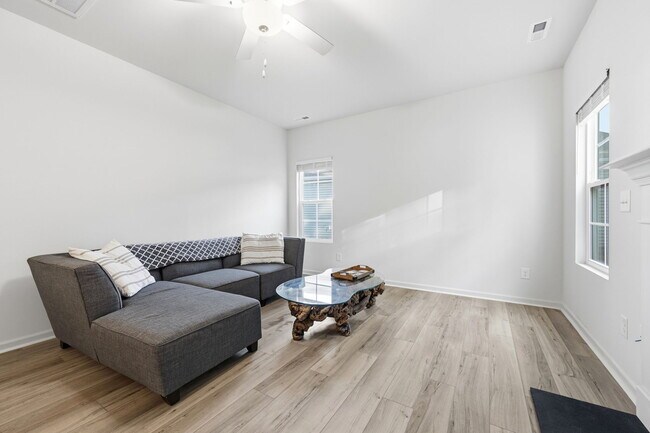 Building Photo - 305 Ruby Baird Dr