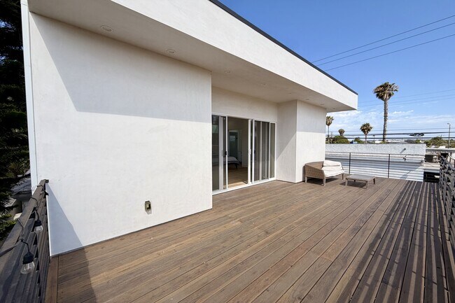 Building Photo - 3989 Beethoven St