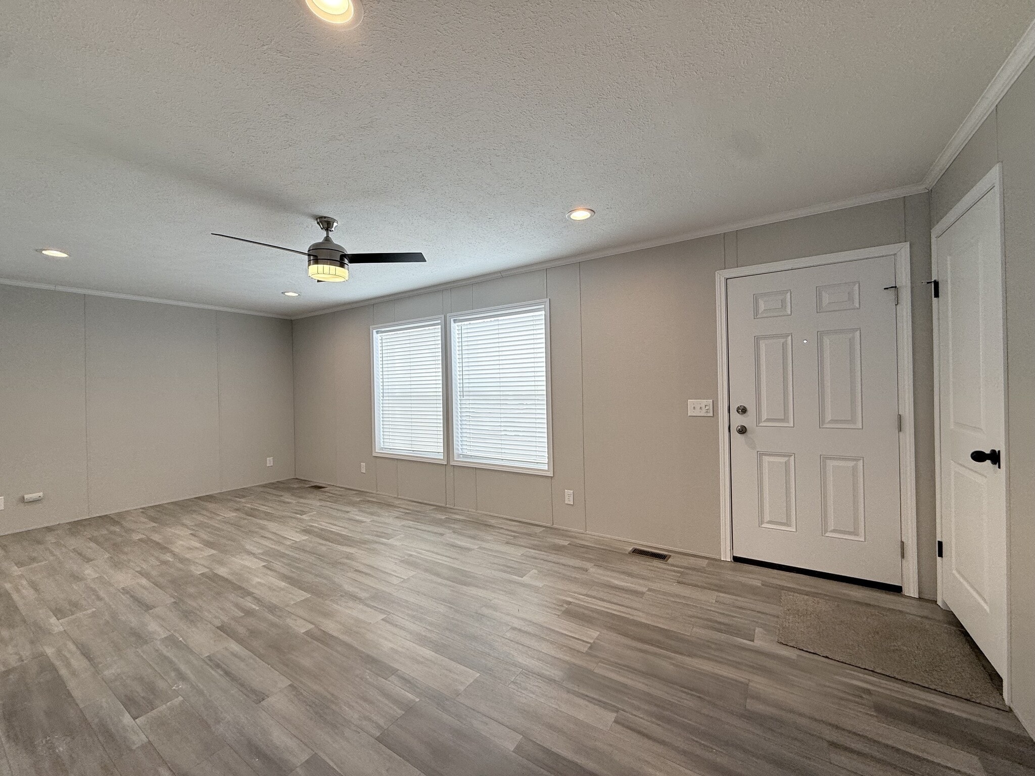 Building Photo - 29805 Jamestown Dr