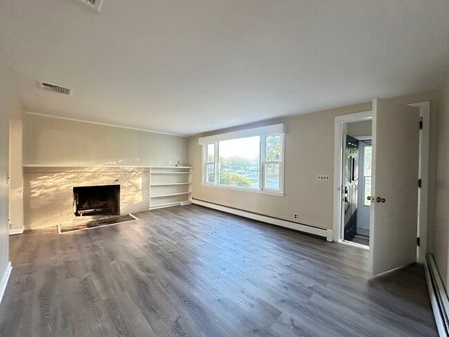 Building Photo - 135 S Pierce Rd