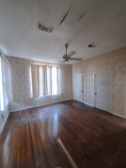 Building Photo - 912 Grand Ave