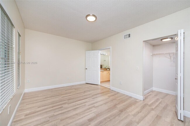 Building Photo - 2482 Centergate Dr