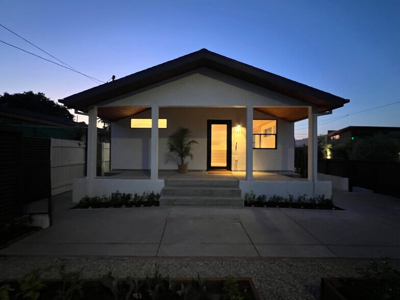 Primary Photo - 2853 Denby Ave