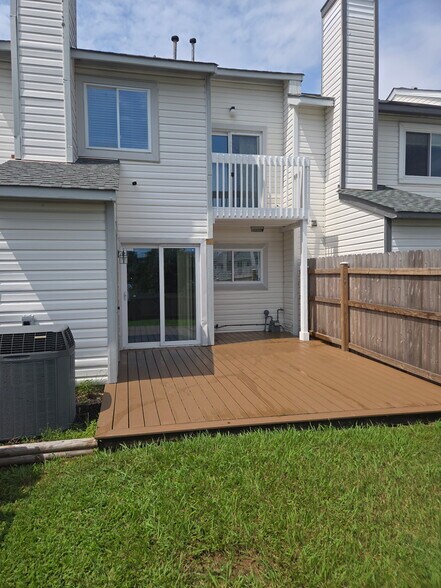Building Photo - 726 Quesnel Dr