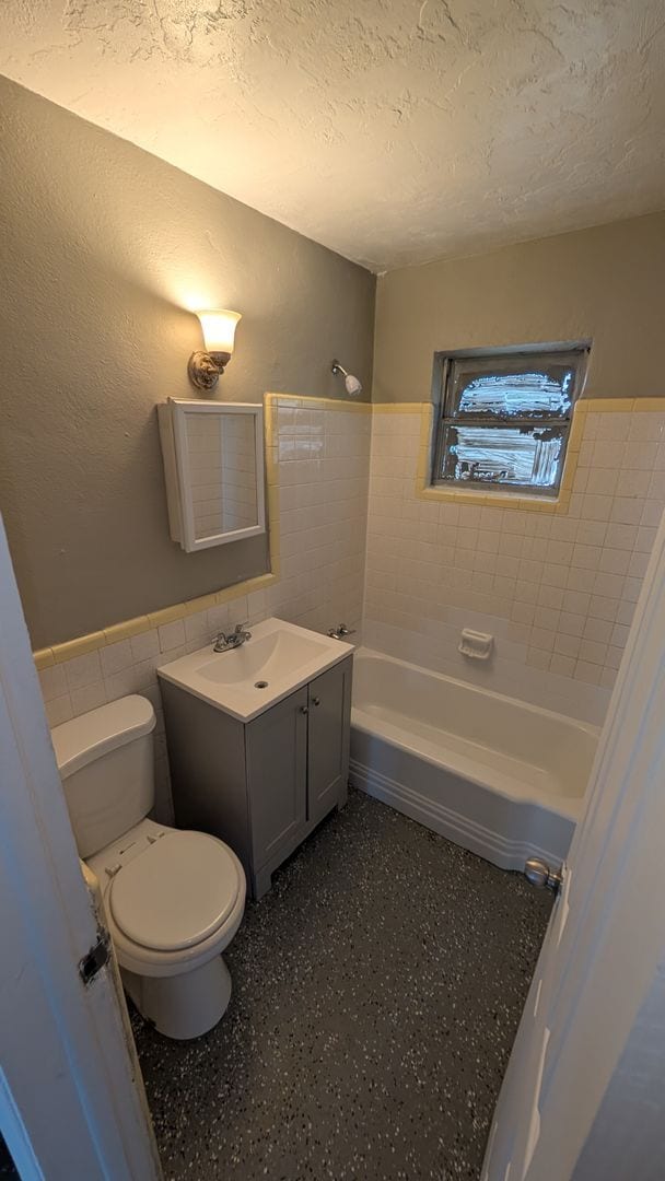 Building Photo - 2/1 home in sarasota, great location, and pet-friendly!