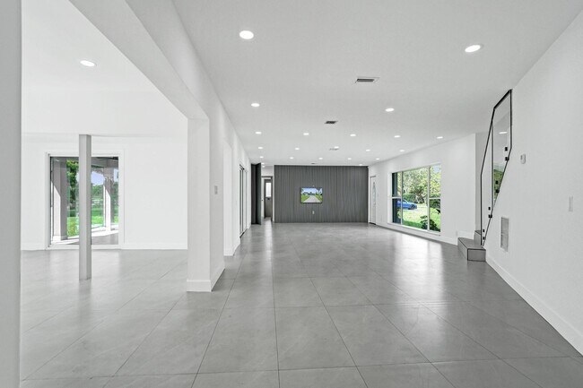 Building Photo - 6700 E Tropical Way