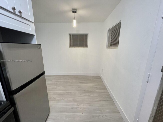 Building Photo - 218 Santillane Ave