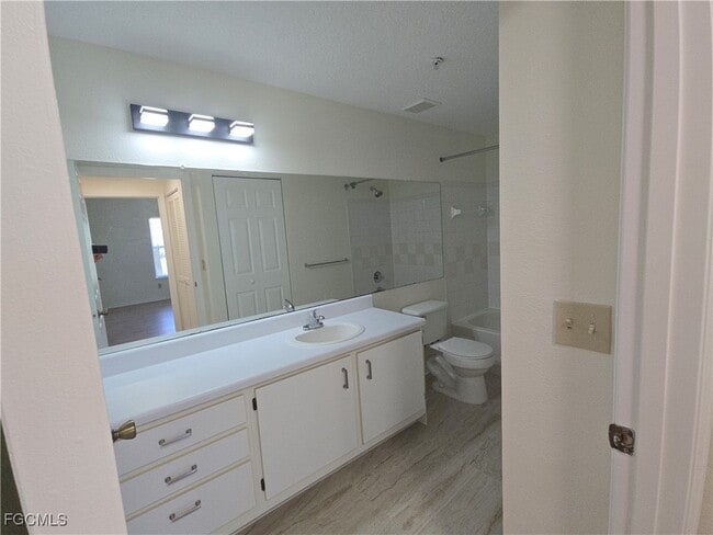 Building Photo - 11500 Villa Grand