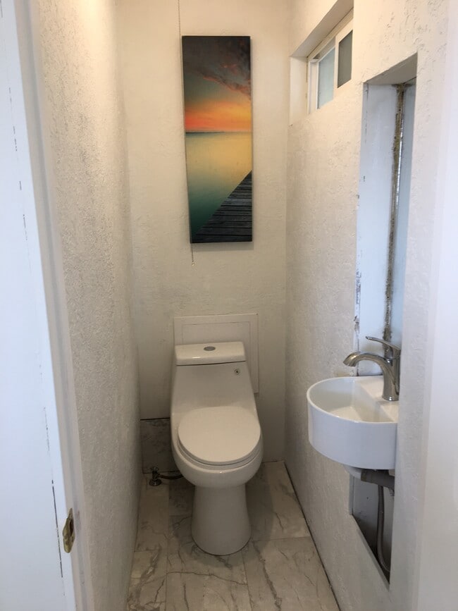 Building Photo - 2836 Canyon Rd