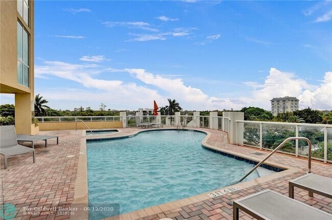 Building Photo - 111 SE 8th Ave