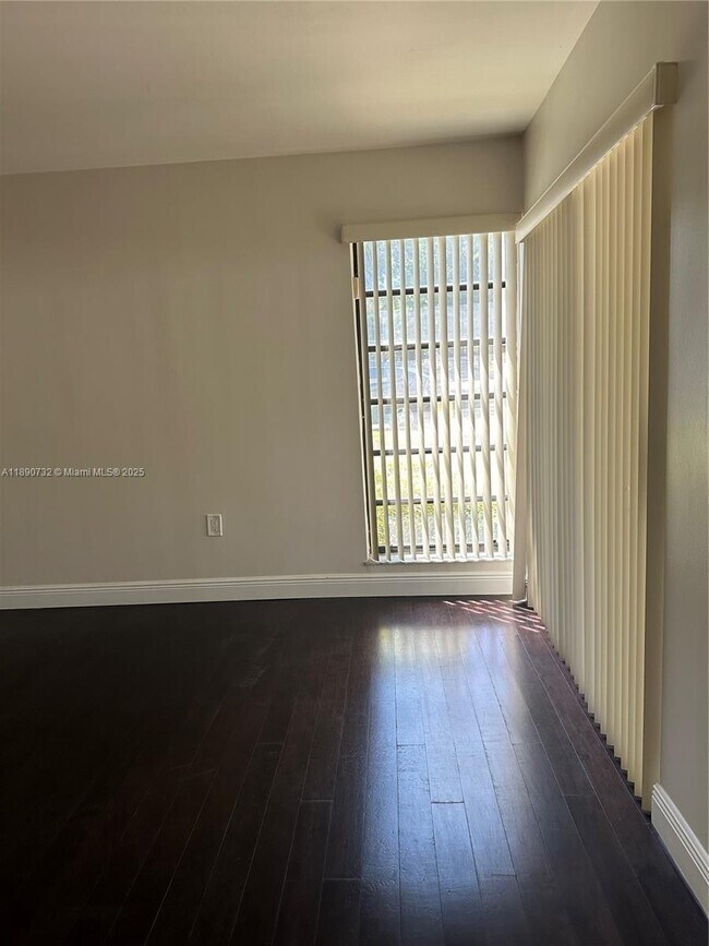 Building Photo - 9010 SW 125th Ave