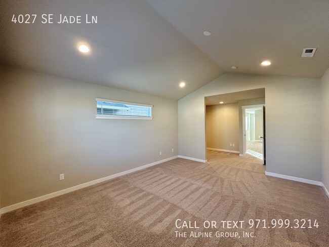 Building Photo - 4027 SE Jade Ln