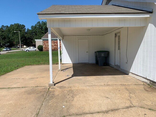Building Photo - 2257 Goldbrier Ln