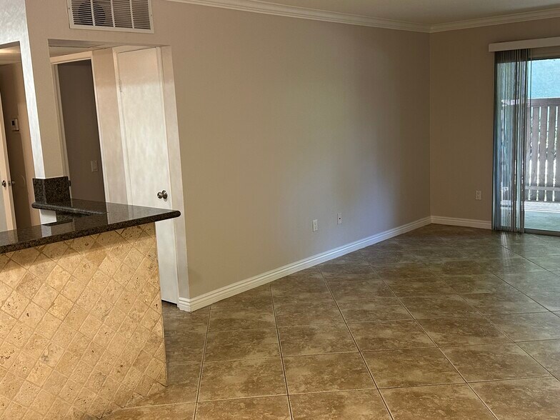 Building Photo - 18350 Hatteras St