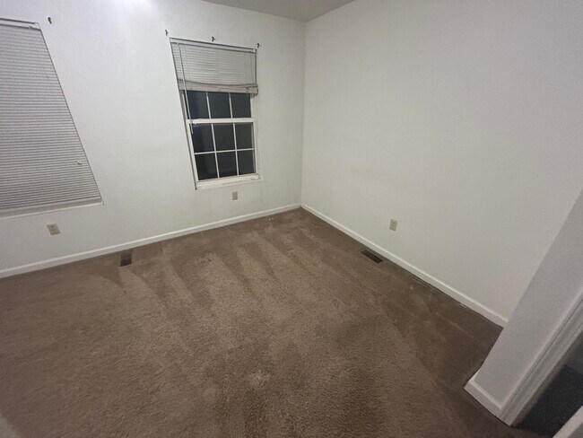 Building Photo - 520 Nova St