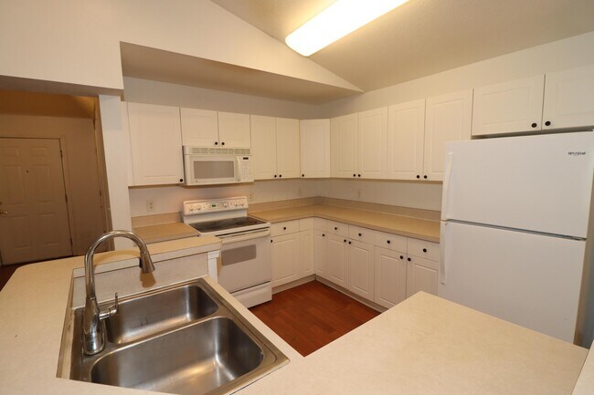 Building Photo - 681 Spring Valley Dr