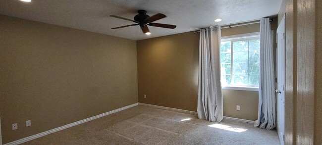 Building Photo - Quaint Home in Eagle Mountain w 2 car garage!