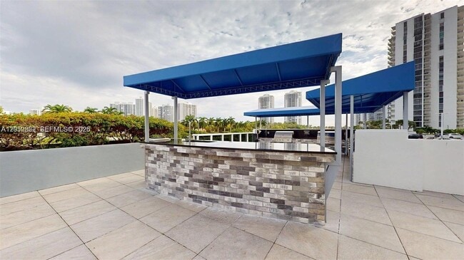 Building Photo - 3625 N Country Club Dr