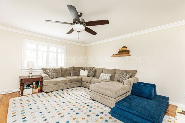 Building Photo - 9133 Robin Ridge Dr