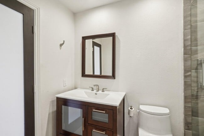 Building Photo - 48 Oak Tree Dr