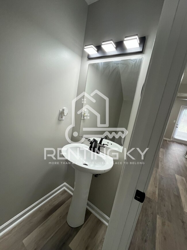 Building Photo - Newly Renovated 3-Bed, 2.5-Bath Townhome with Garage!