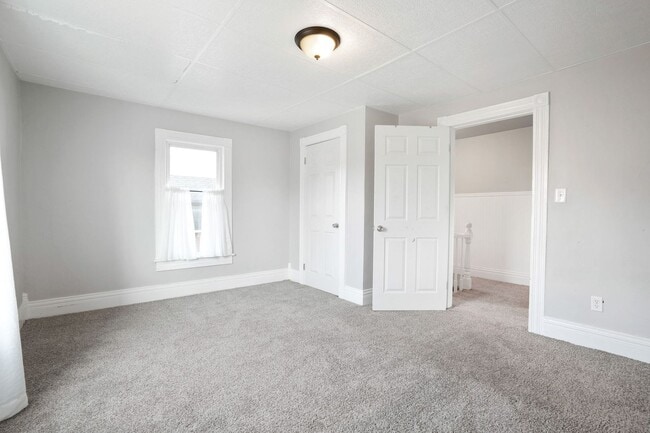 Building Photo - 4 BED/1 BATH IN NEWARK