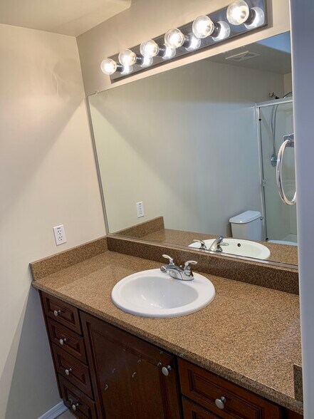 Master bath - 20660 N 40th St