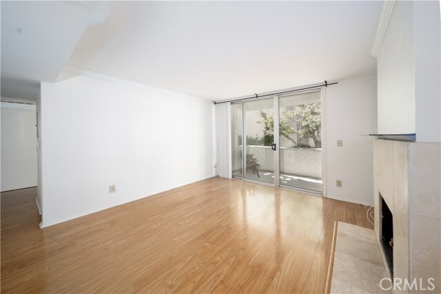 Primary Photo - 5325 Newcastle Ave