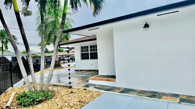 Building Photo - 3182 SW 25th Ter