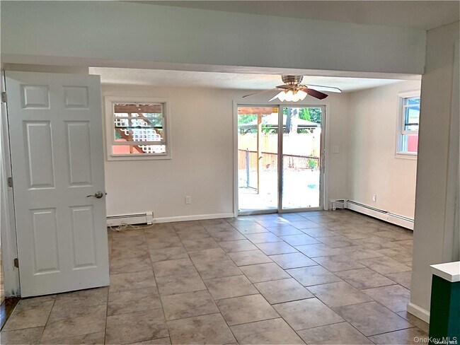 Building Photo - 1671 Claas Ave