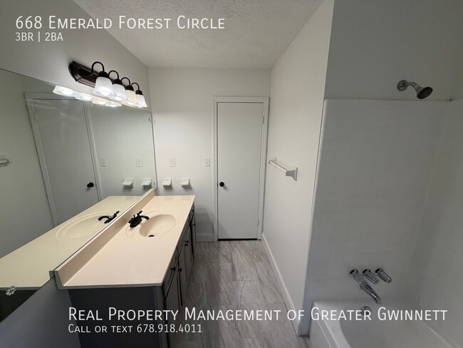 Building Photo - 668 Emerald Forest Cir SW