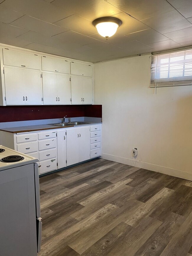 Building Photo - 2 WEEKS FREE WITH SIGNED LEASE Dog Friendl...