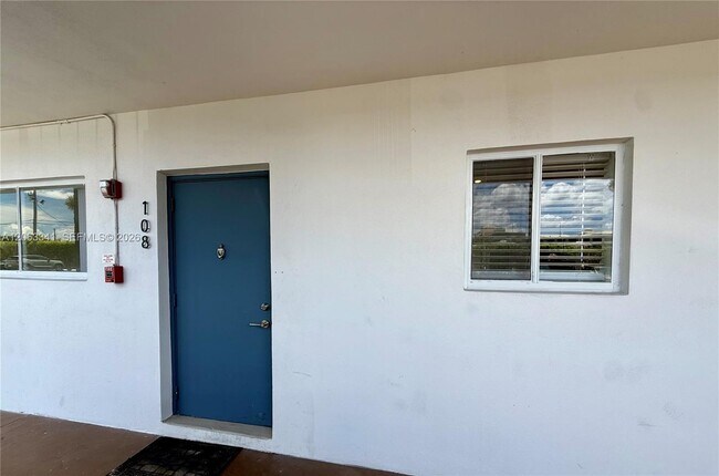 Building Photo - 400 Waterway Dr S