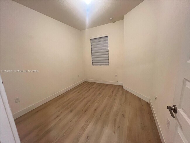 Building Photo - 15861 NW 90th Ct