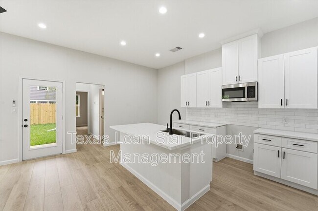 Building Photo - 4354 Clover St