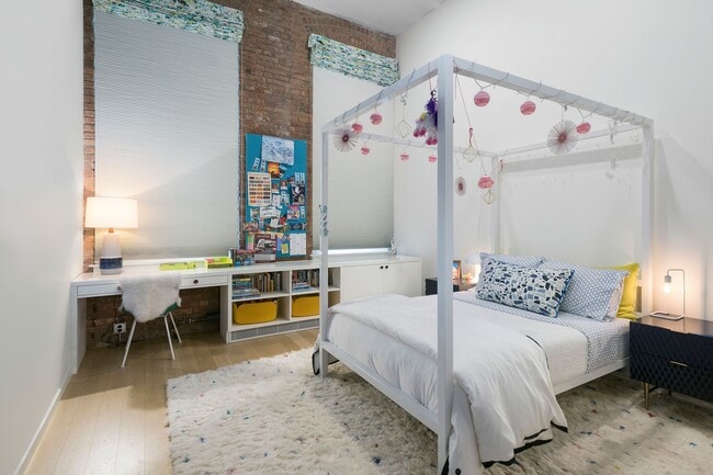 Building Photo - 185 Plymouth St