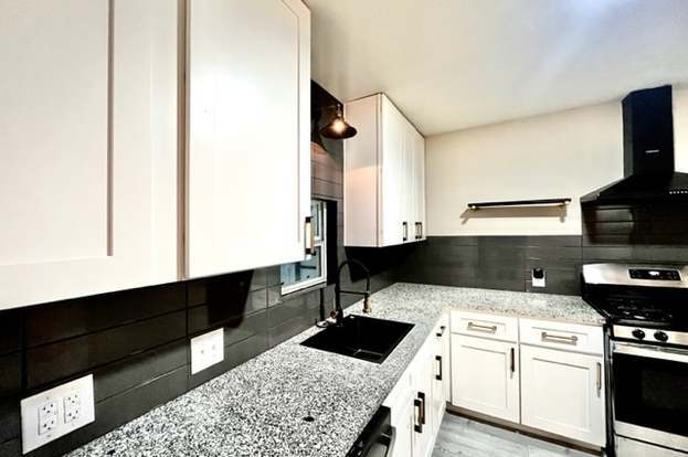 Building Photo - 1110 Clower-