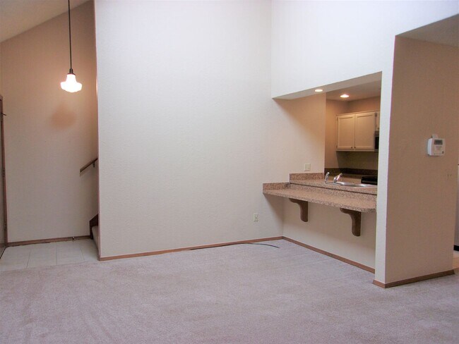 Building Photo - TJ 12 - FFG 8911 8913