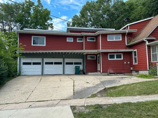 Building Photo - 3012 Woodland St
