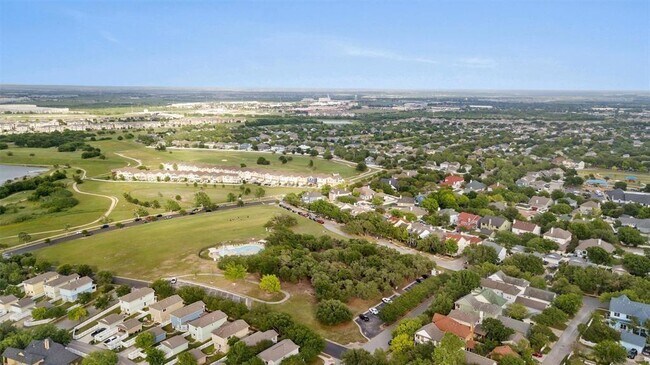 Building Photo - 693 Sampson