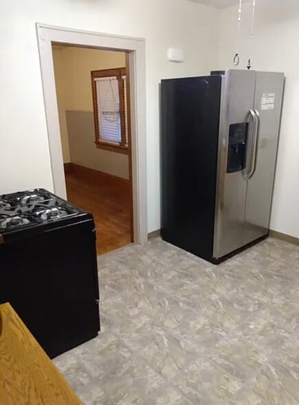 Building Photo - 524 Hanford St