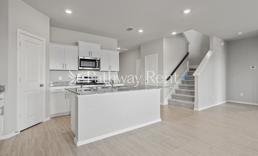 Building Photo - 908 Birch Dr