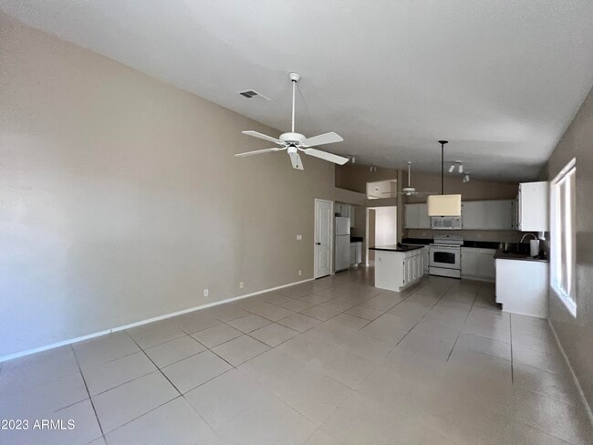 Building Photo - 4205 E Raven Rd