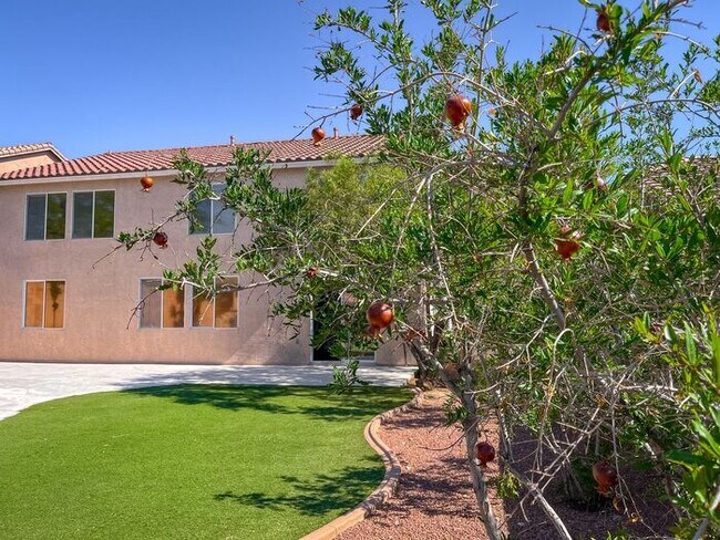 Building Photo - Stunning 5-Bedroom Home in Gated Community...