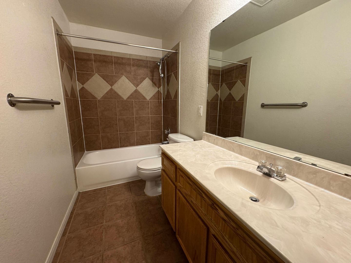 Building Photo - 1204 Cinch Dr