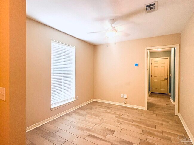 Building Photo - 10621 Creek Ridge Dr