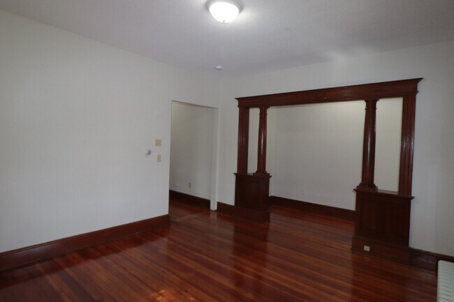 Building Photo - 103-105 Lincoln St / Owen Properties, LLC